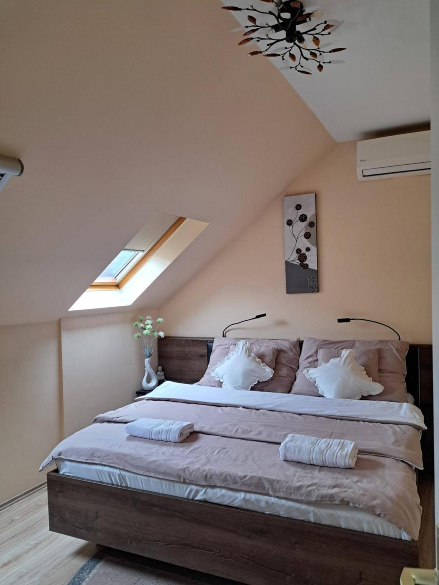 Orient Apartmanhaz Егер Екстериор снимка