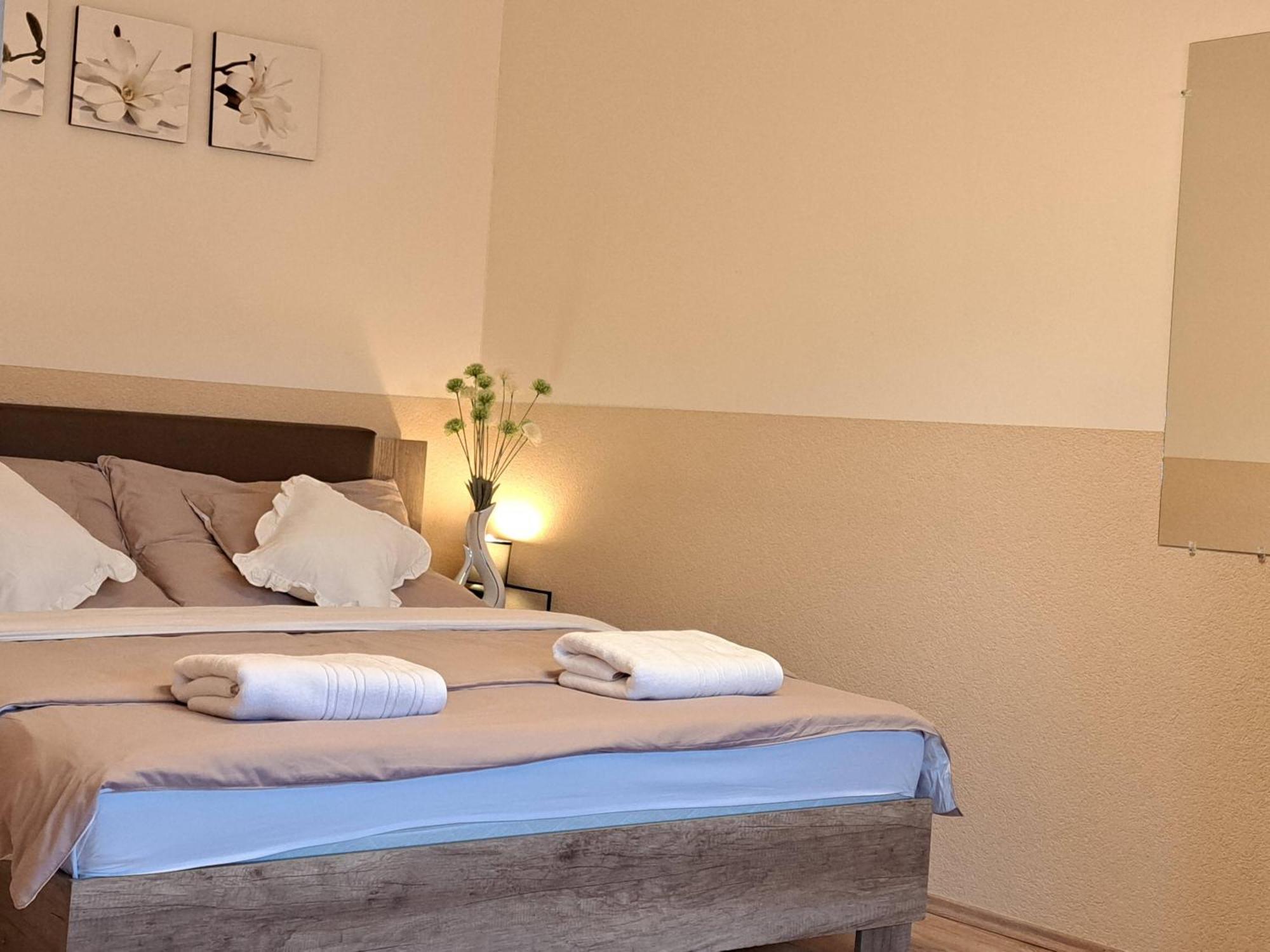 Orient Apartmanhaz Егер Екстериор снимка
