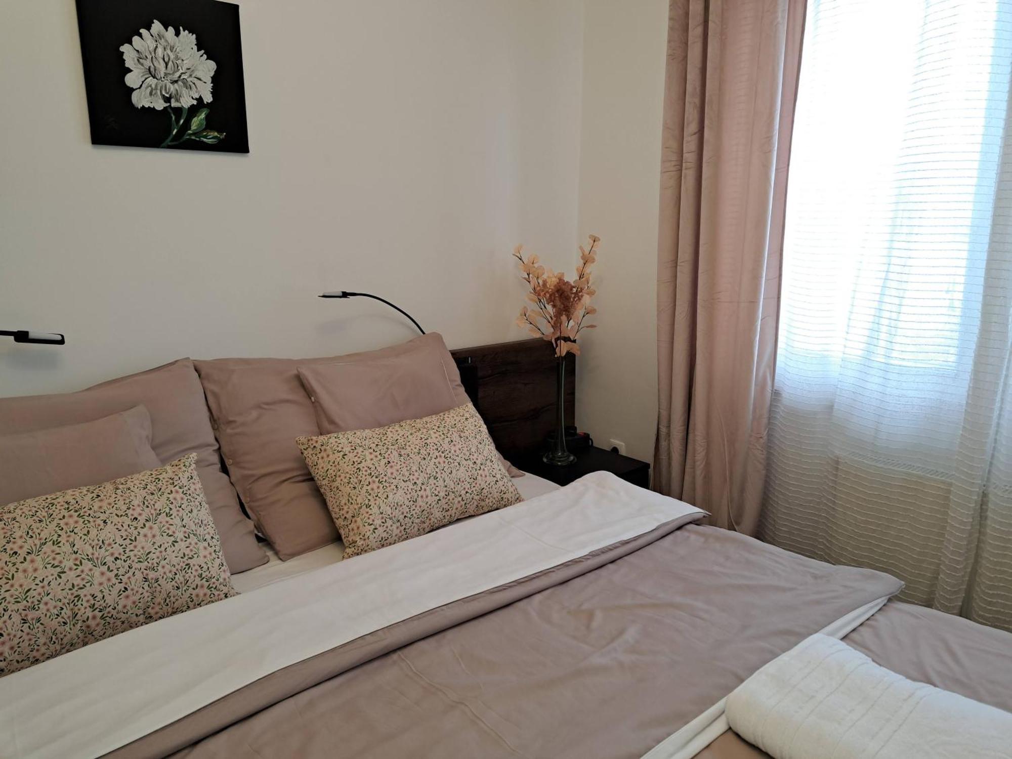 Orient Apartmanhaz Егер Екстериор снимка