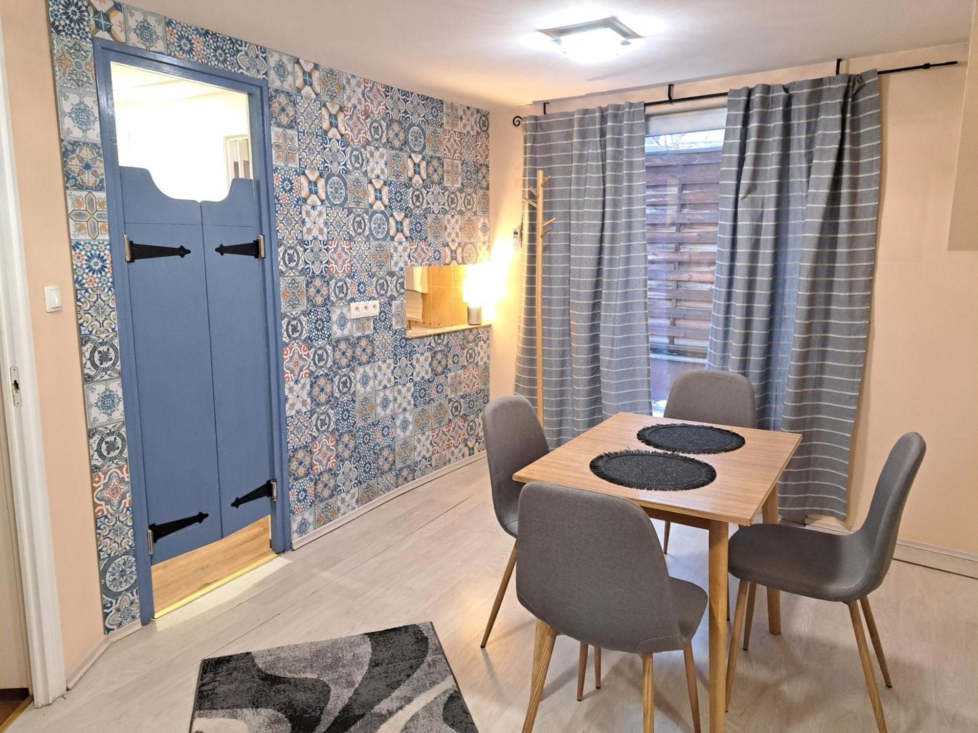 Orient Apartmanhaz Егер Екстериор снимка