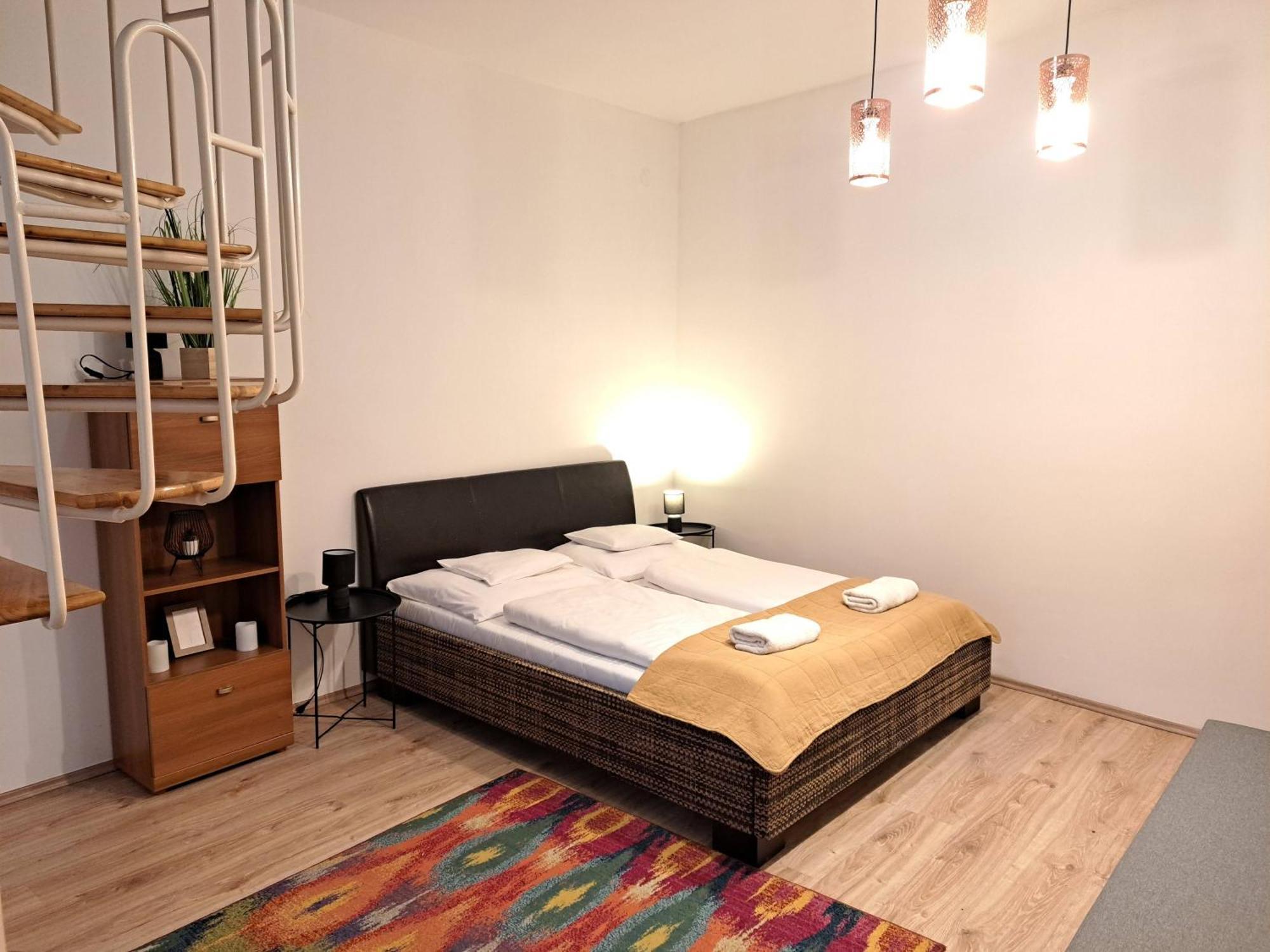 Orient Apartmanhaz Егер Екстериор снимка