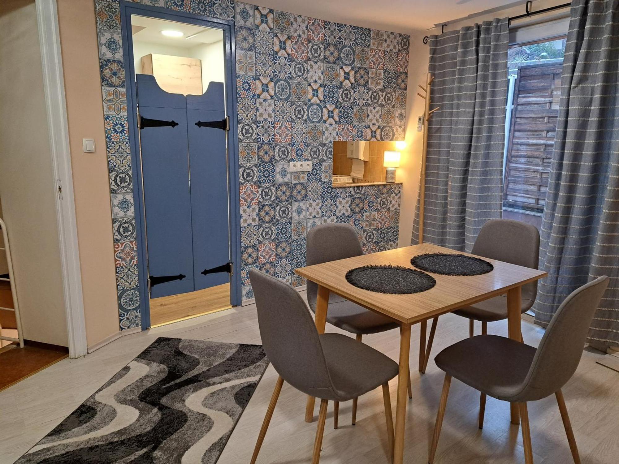 Orient Apartmanhaz Егер Екстериор снимка