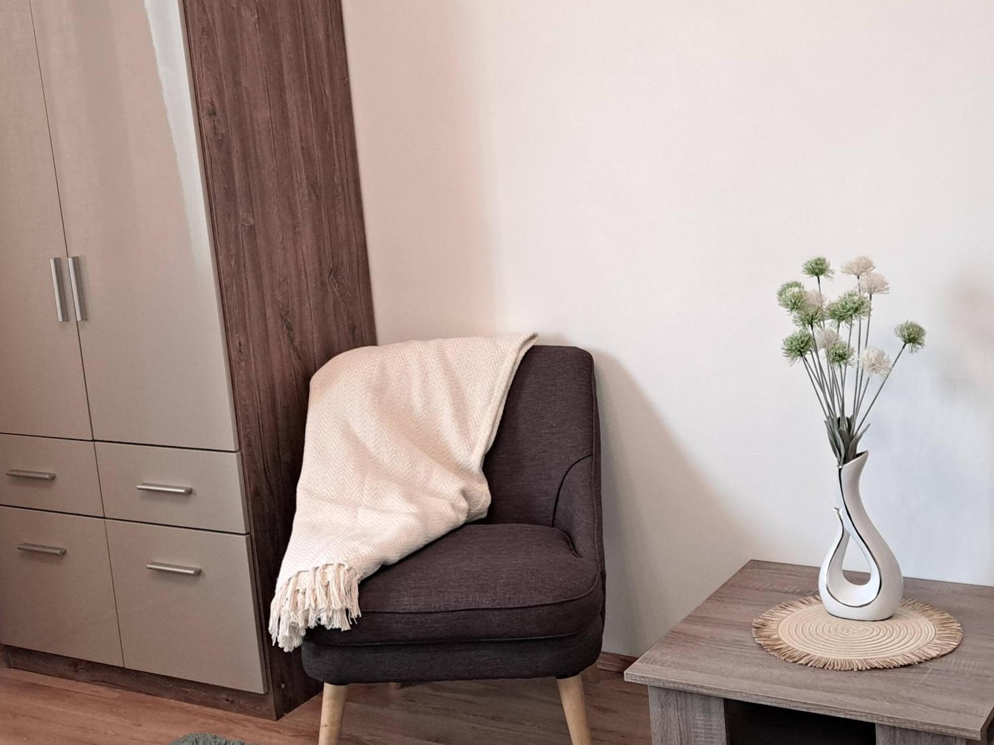 Orient Apartmanhaz Егер Екстериор снимка