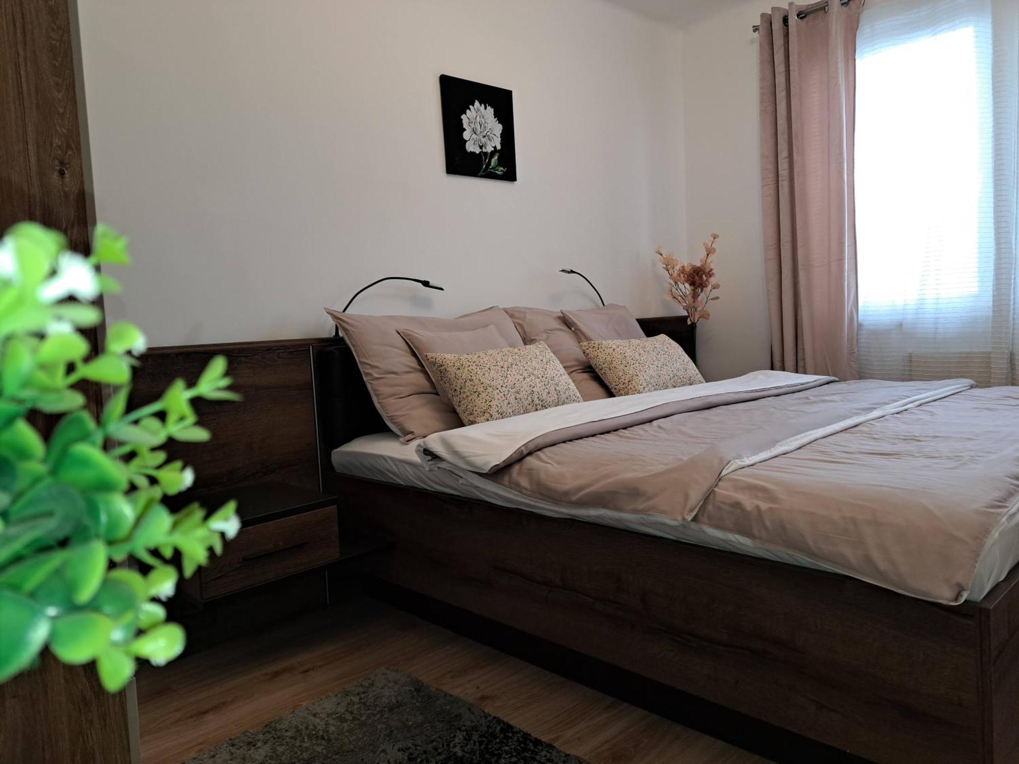 Orient Apartmanhaz Егер Екстериор снимка