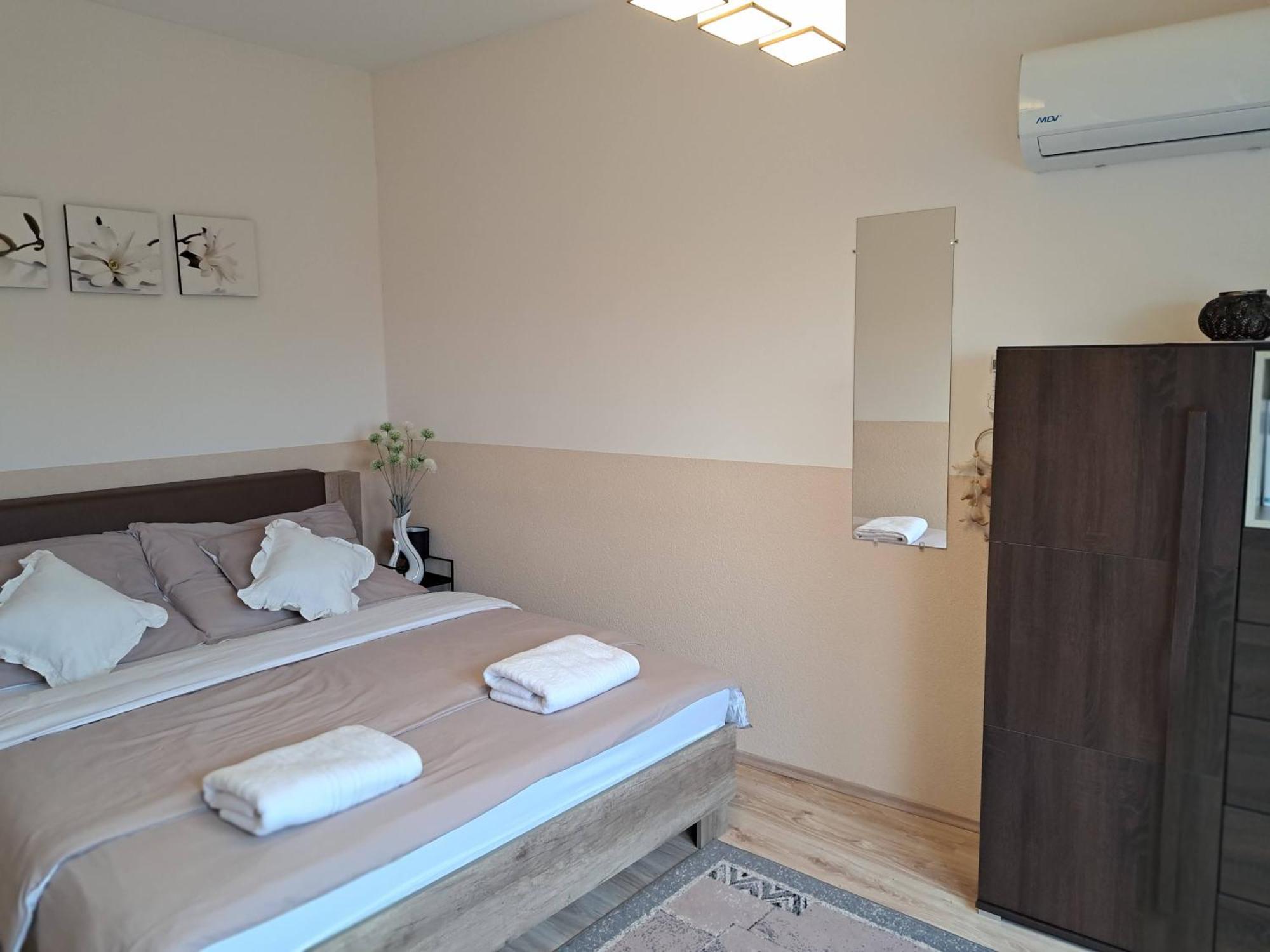 Orient Apartmanhaz Егер Екстериор снимка
