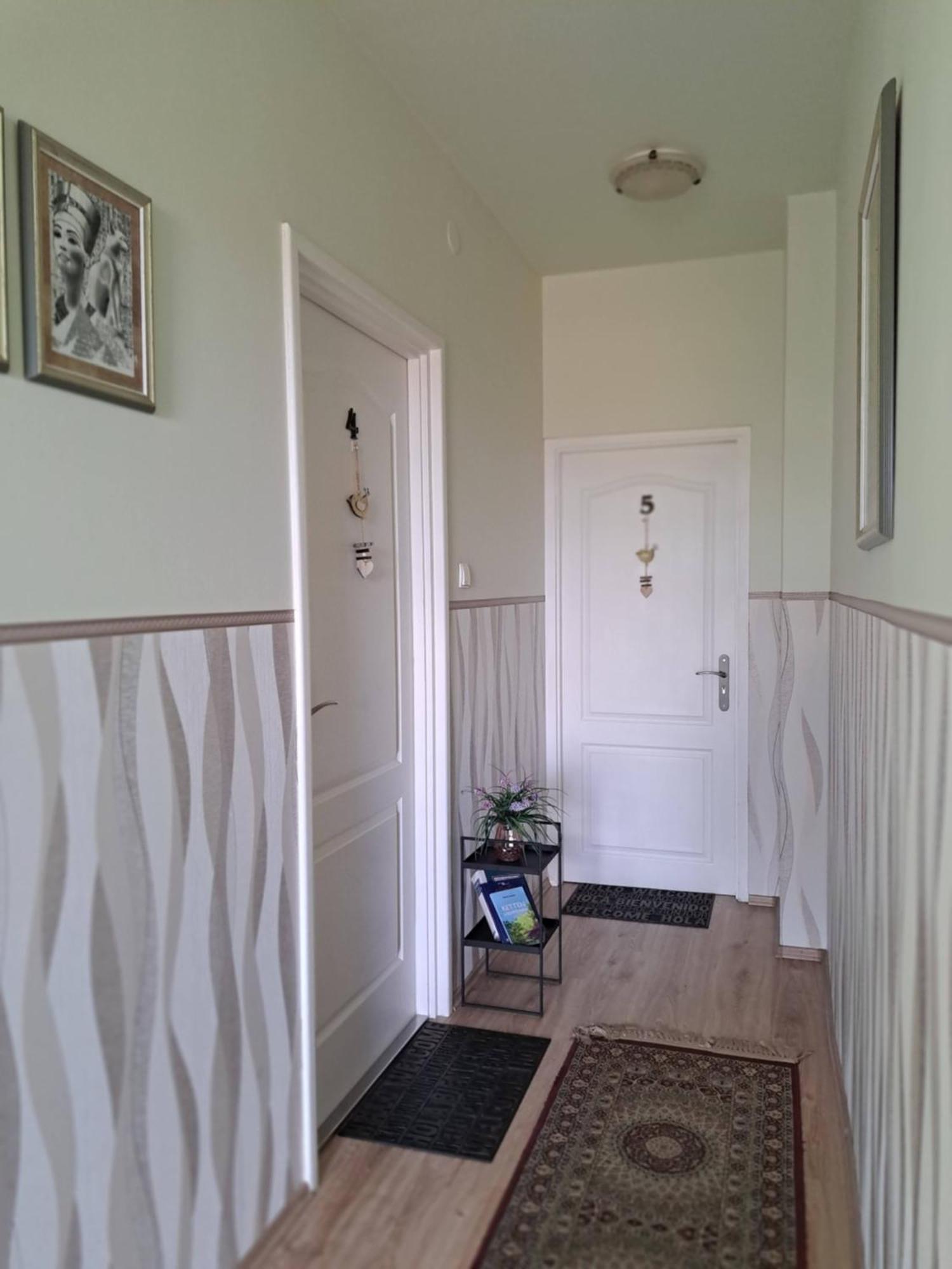 Orient Apartmanhaz Егер Екстериор снимка