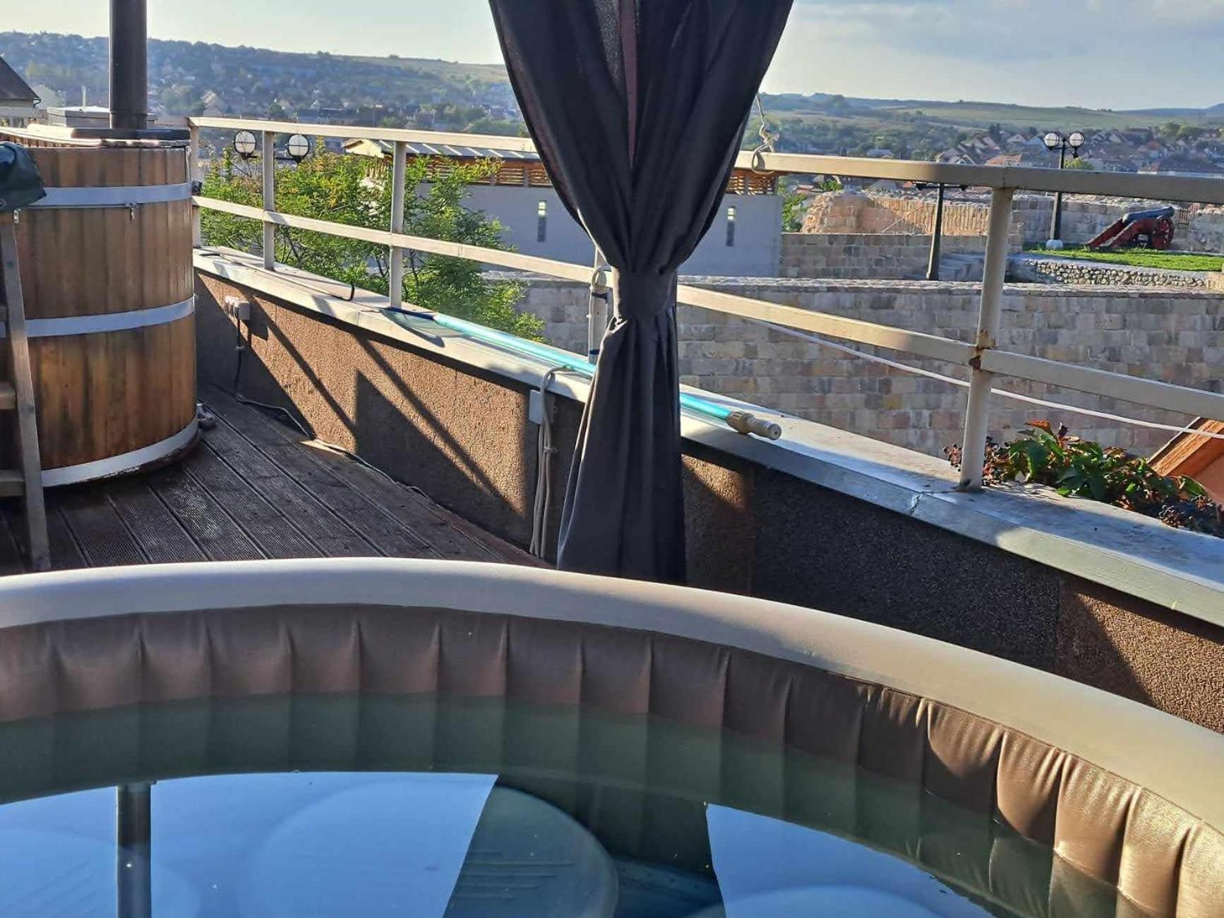 Orient Apartmanhaz Егер Екстериор снимка