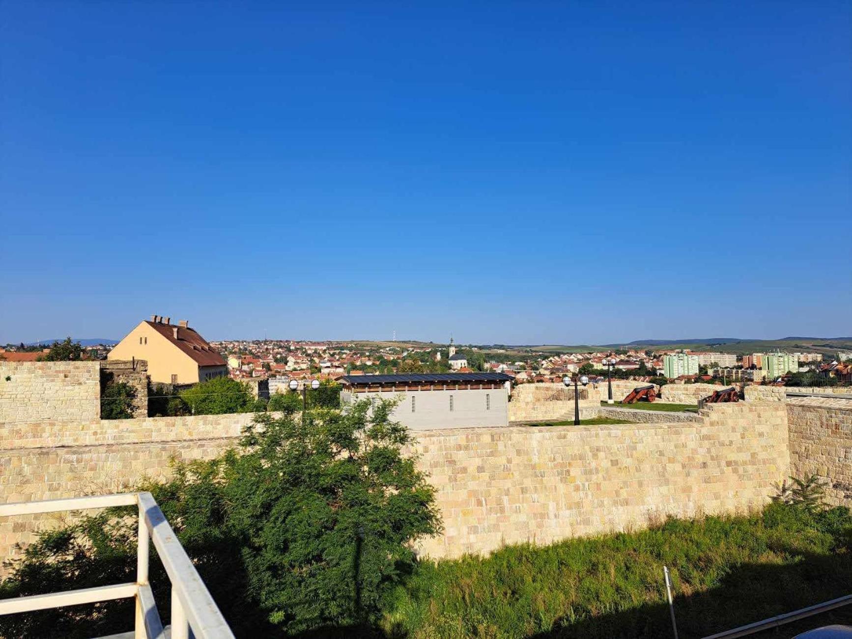 Orient Apartmanhaz Егер Екстериор снимка