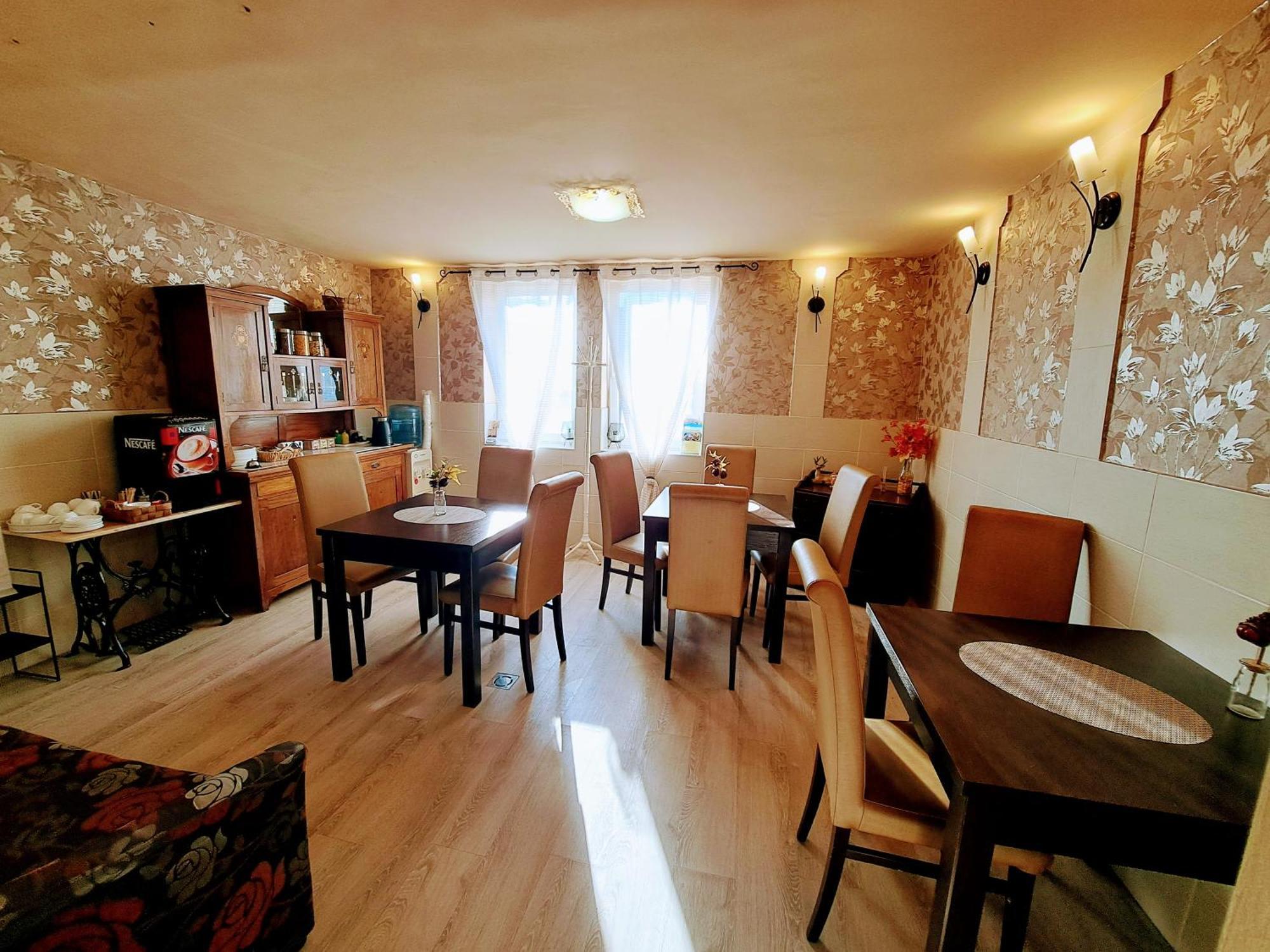 Orient Apartmanhaz Егер Екстериор снимка