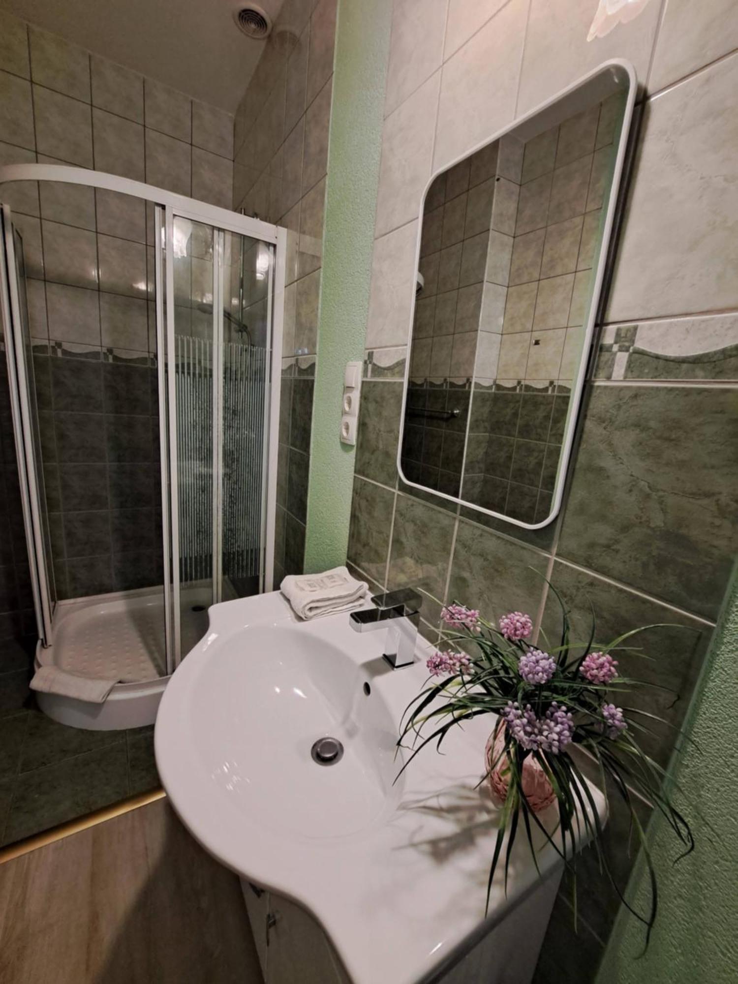 Orient Apartmanhaz Егер Екстериор снимка