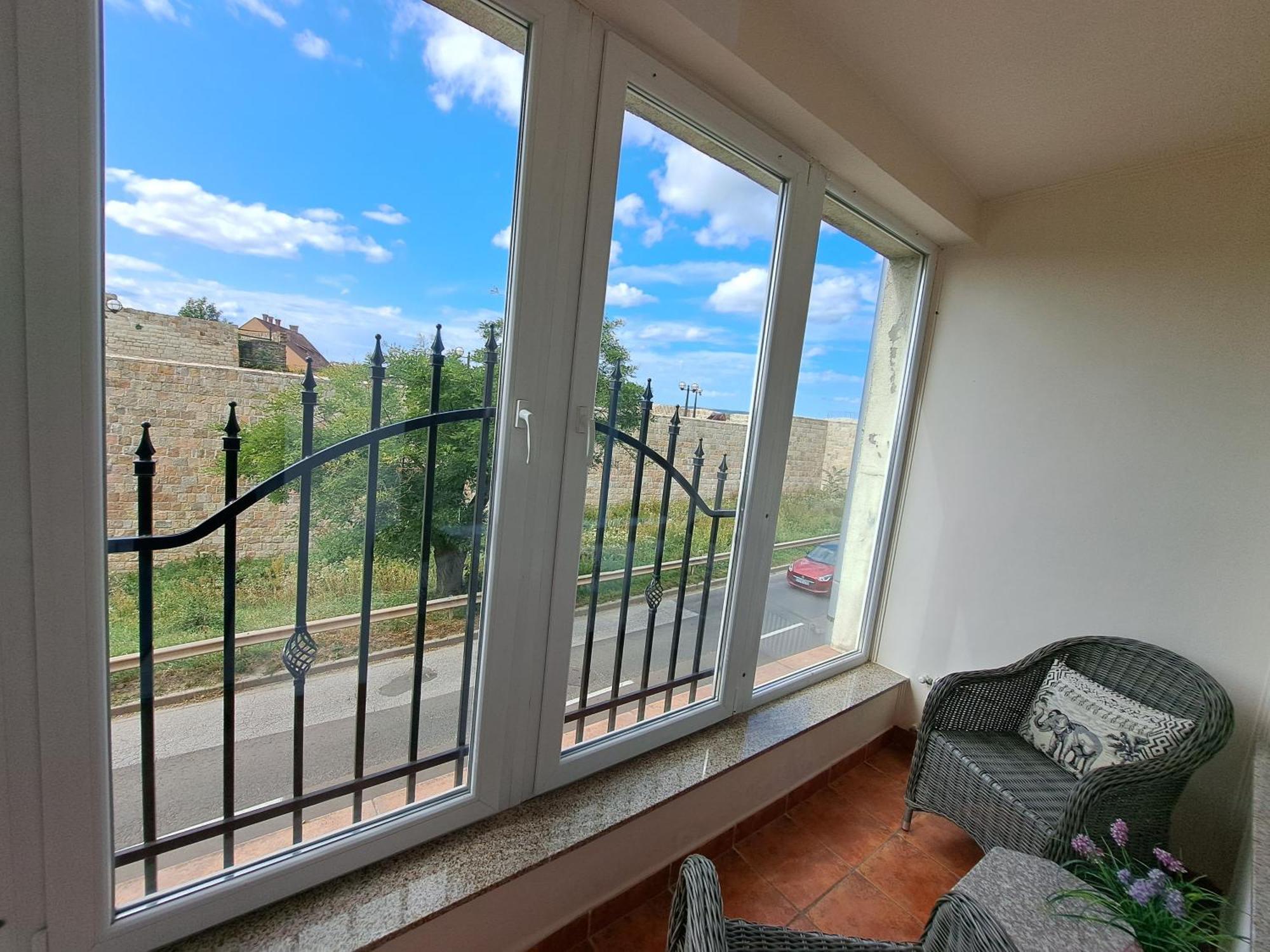 Orient Apartmanhaz Егер Екстериор снимка