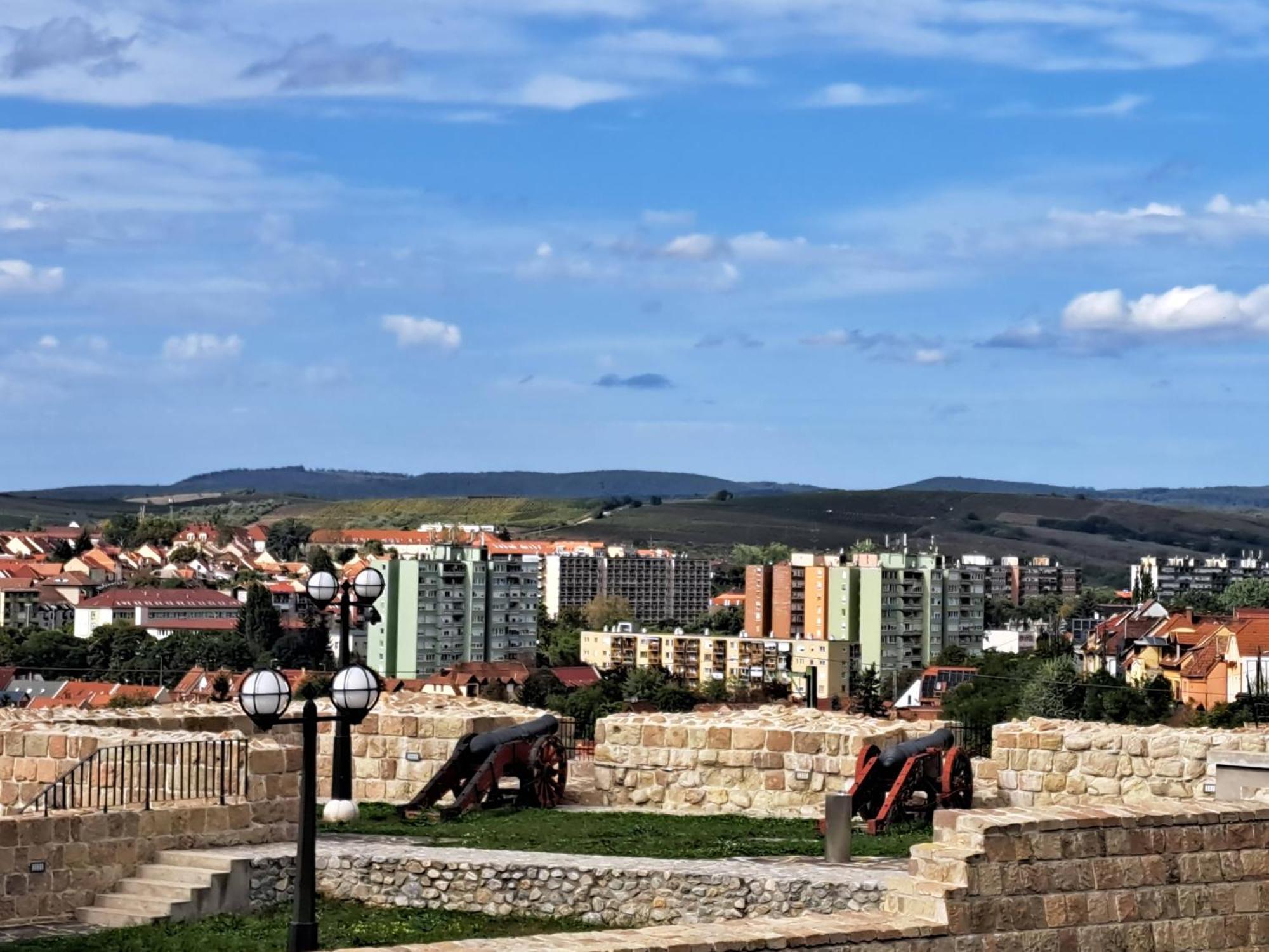 Orient Apartmanhaz Егер Екстериор снимка