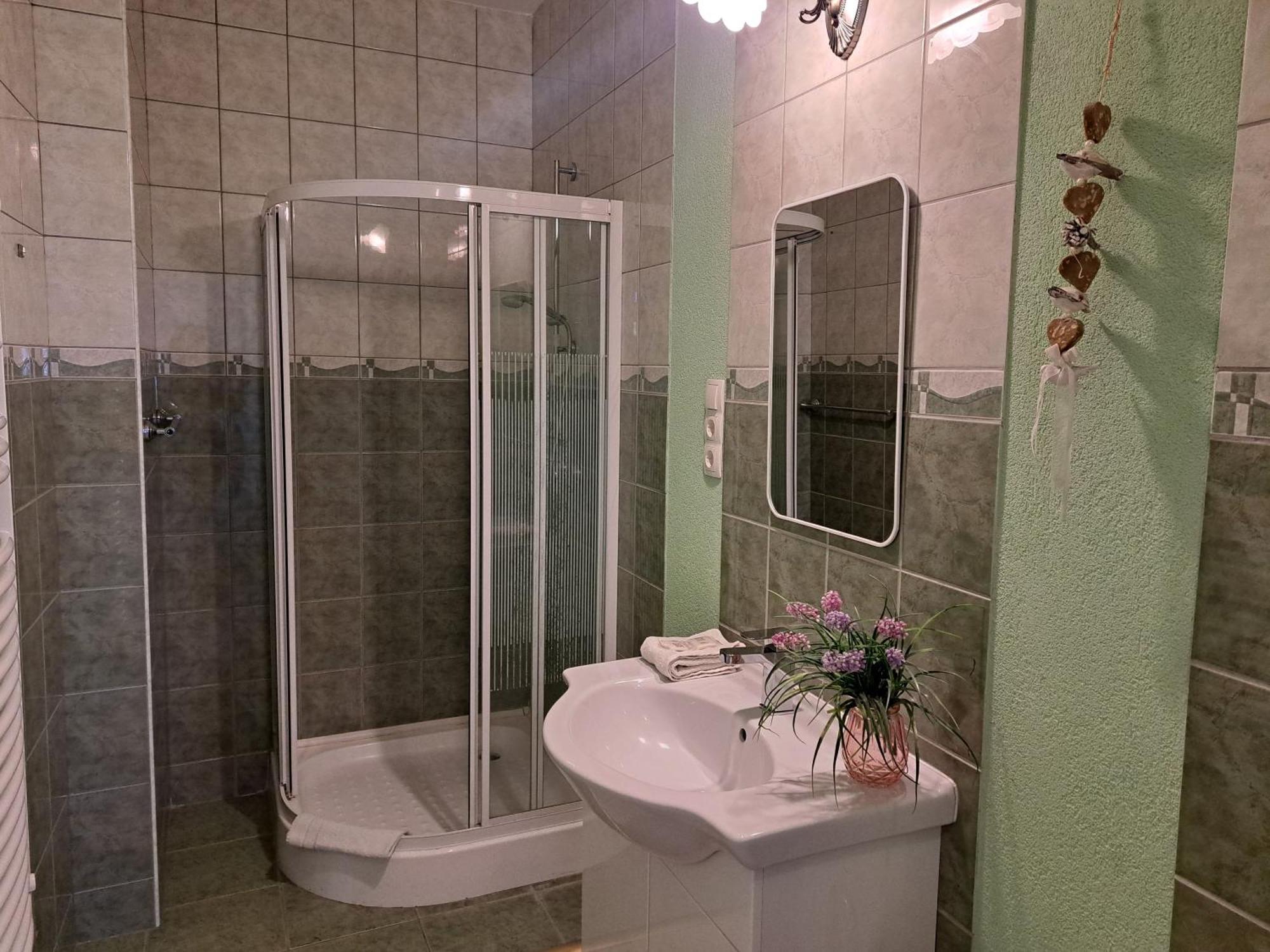 Orient Apartmanhaz Егер Екстериор снимка