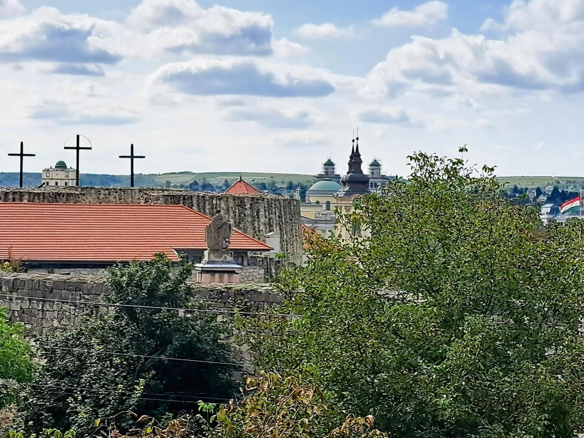 Orient Apartmanhaz Егер Екстериор снимка