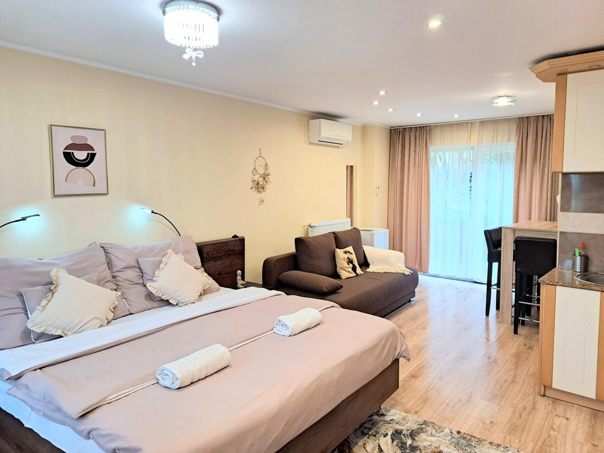 Orient Apartmanhaz Егер Екстериор снимка