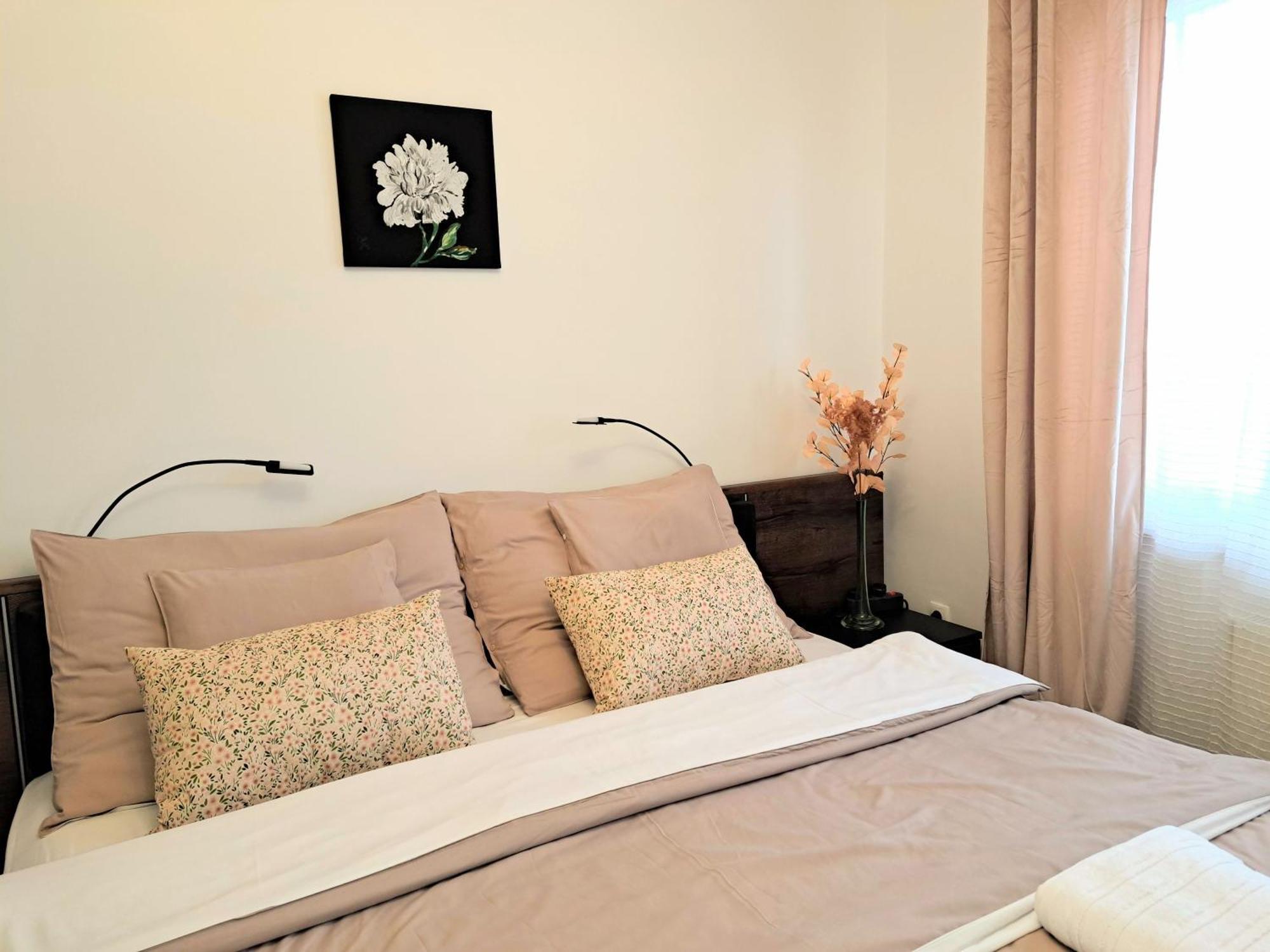 Orient Apartmanhaz Егер Екстериор снимка
