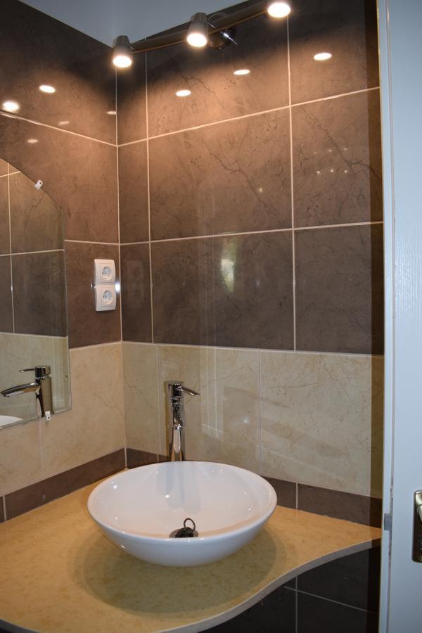 Orient Apartmanhaz Егер Екстериор снимка