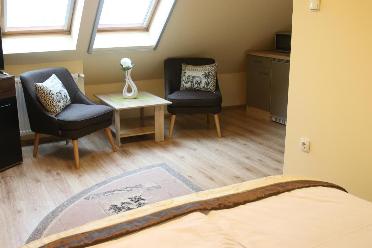 Orient Apartmanhaz Егер Екстериор снимка